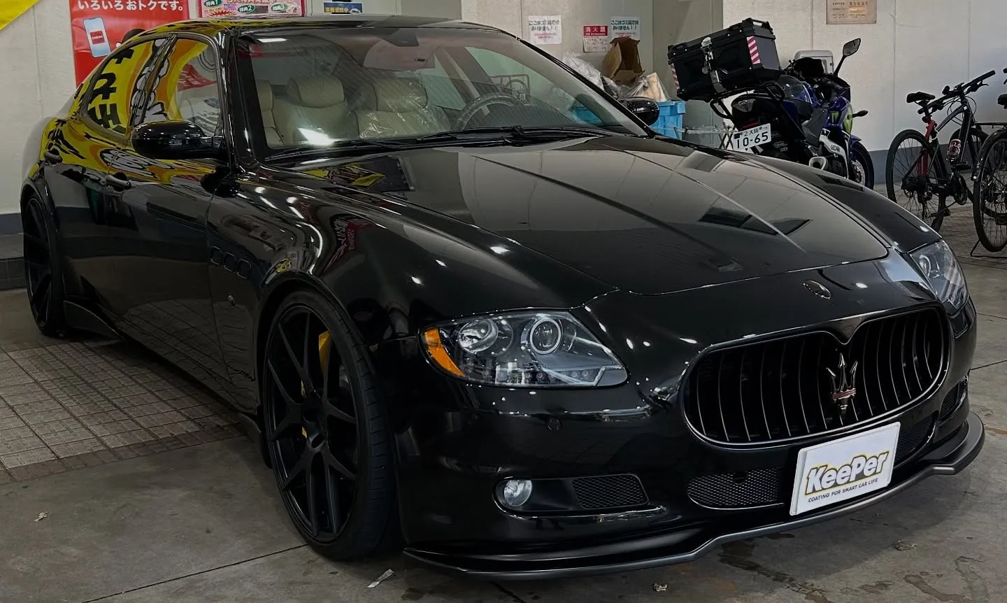 今回施工させて頂いたお車はマセラティクアトロポルテです！✨