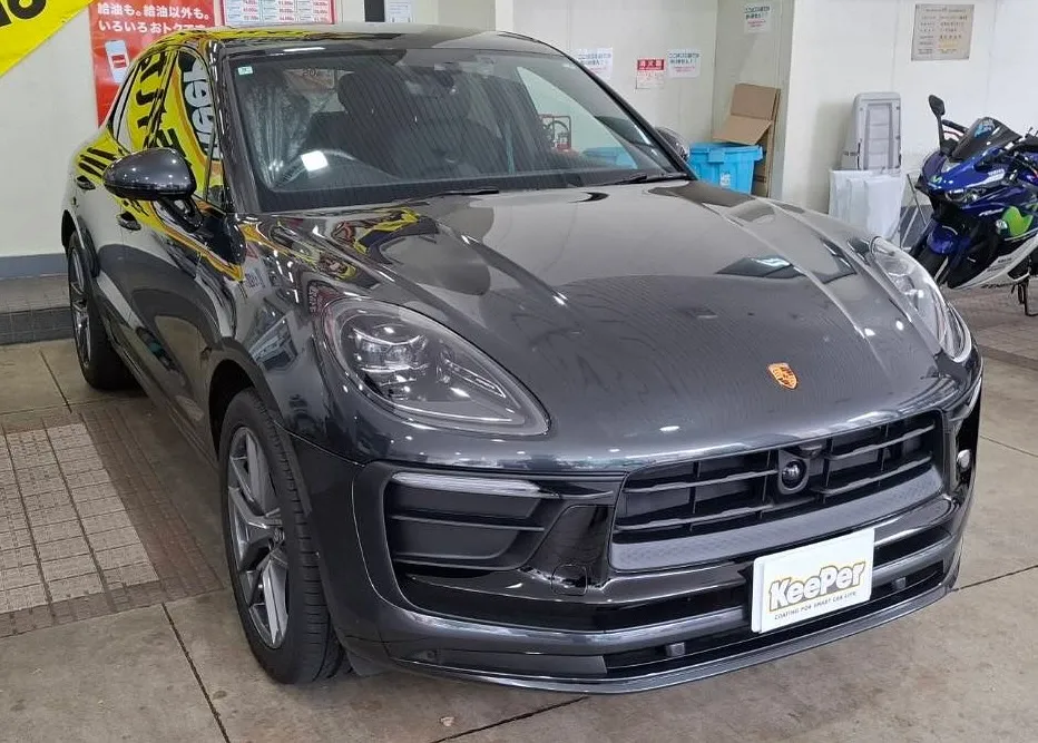 今回施工させて頂いたお車はポルシェマカンです！✨