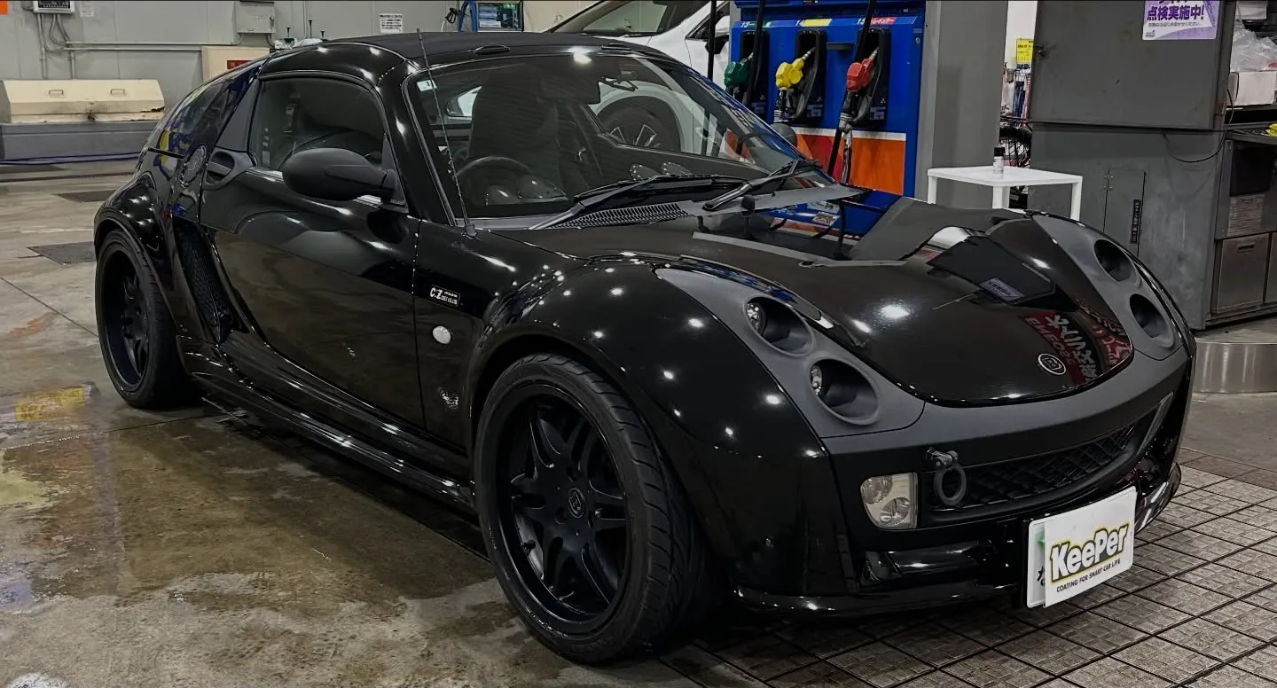 今回施工させて頂いたお車はブラバススマートロードスターです！...